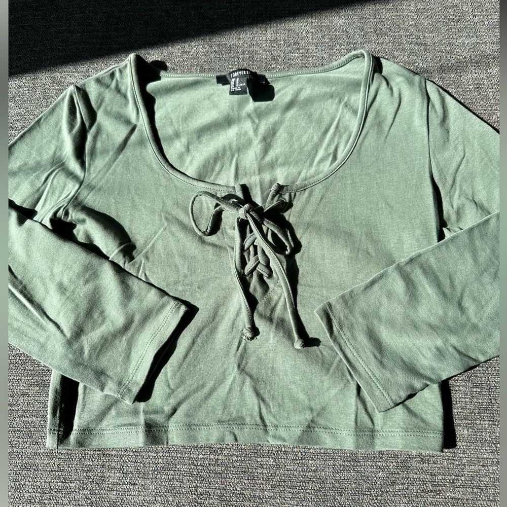 Forever 21 cropped shirt